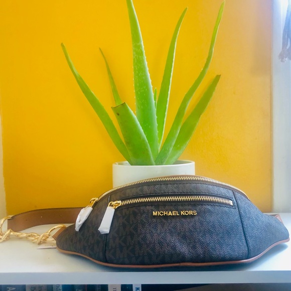 MICHAEL Michael Kors Fanny Pack! :) - Picture 3 of 6